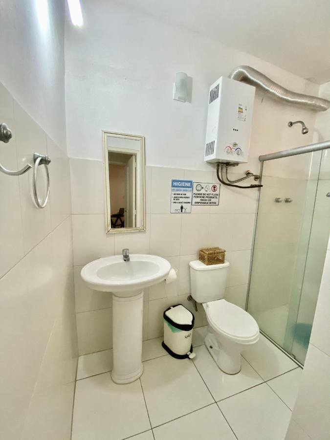 Rio Guesthouse - Um Quarteirao Da Praia De Copacabana Рио-де-Жанейро Экстерьер фото
